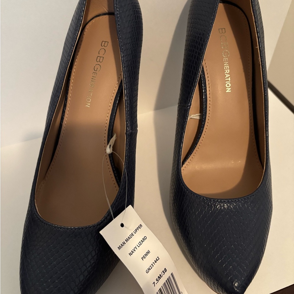 BCBGeneration Navy Pumps size 7.5 NWT